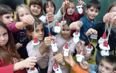 KREATIVNA RADIONICA U 2. A i 2.B – IZRADA UKRASA OD RECIKLIRANIH MATERIJALA