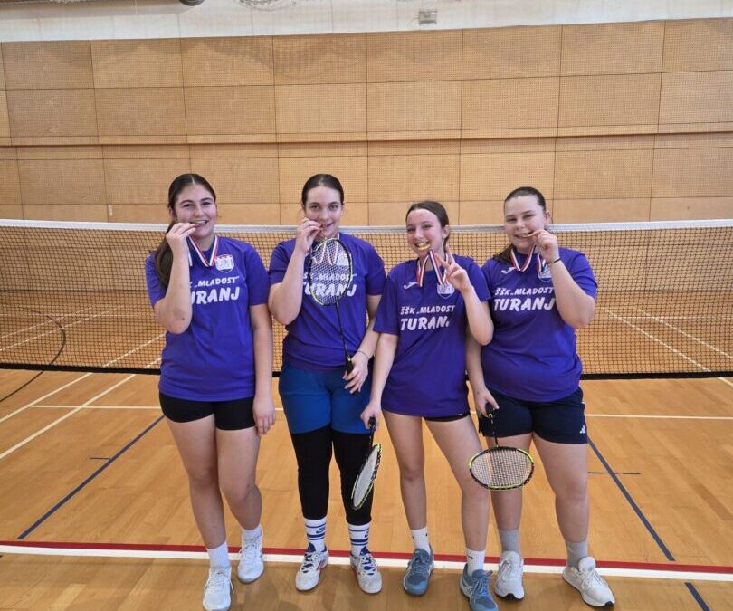 Ženska badminton ekipa na Državnom prvenstvu 